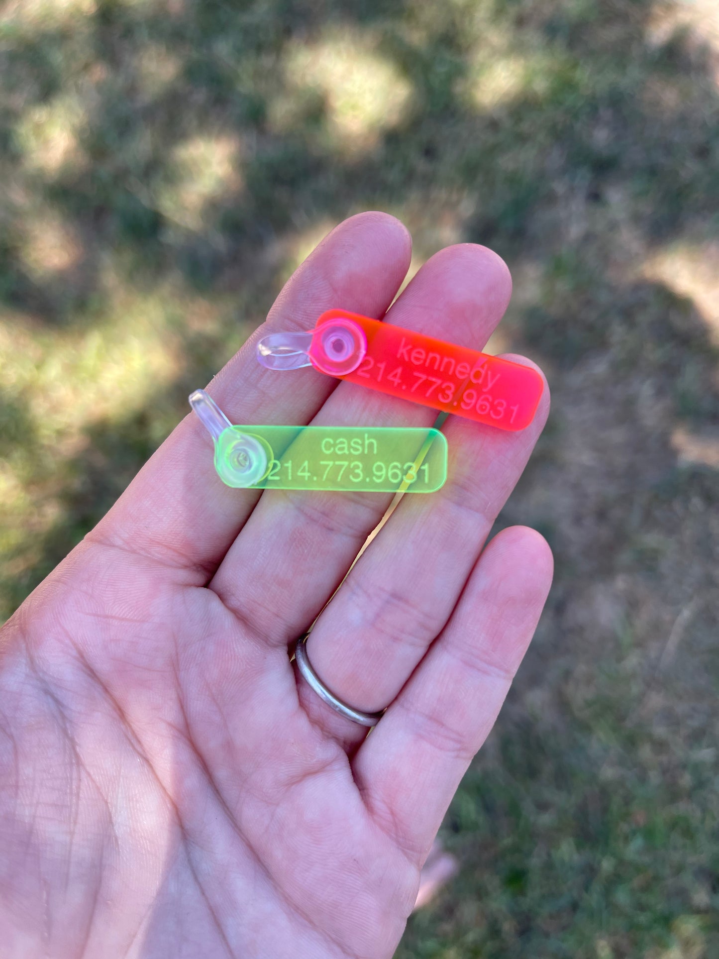 Zipper pulls