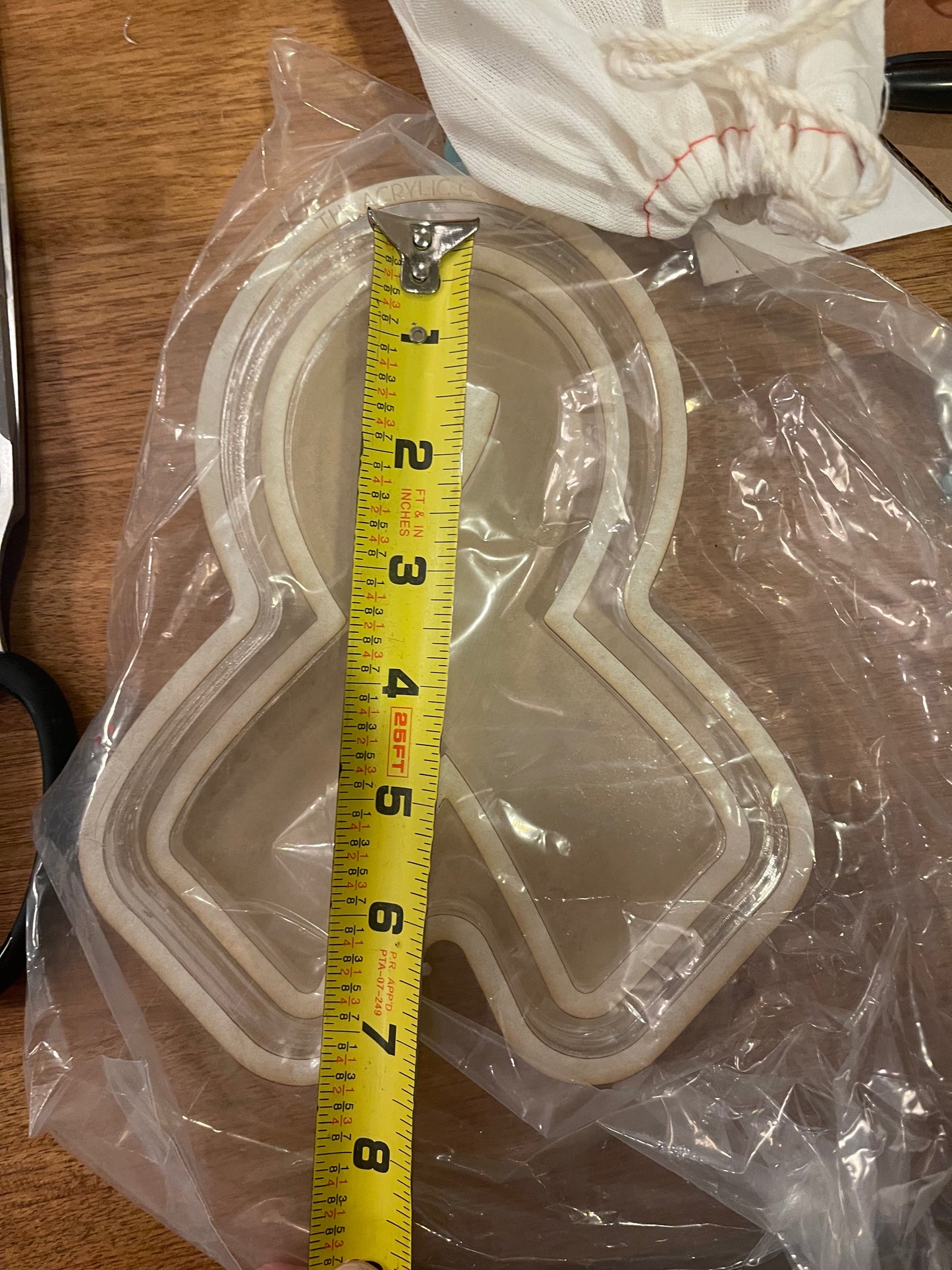 Ribbon tray mold
